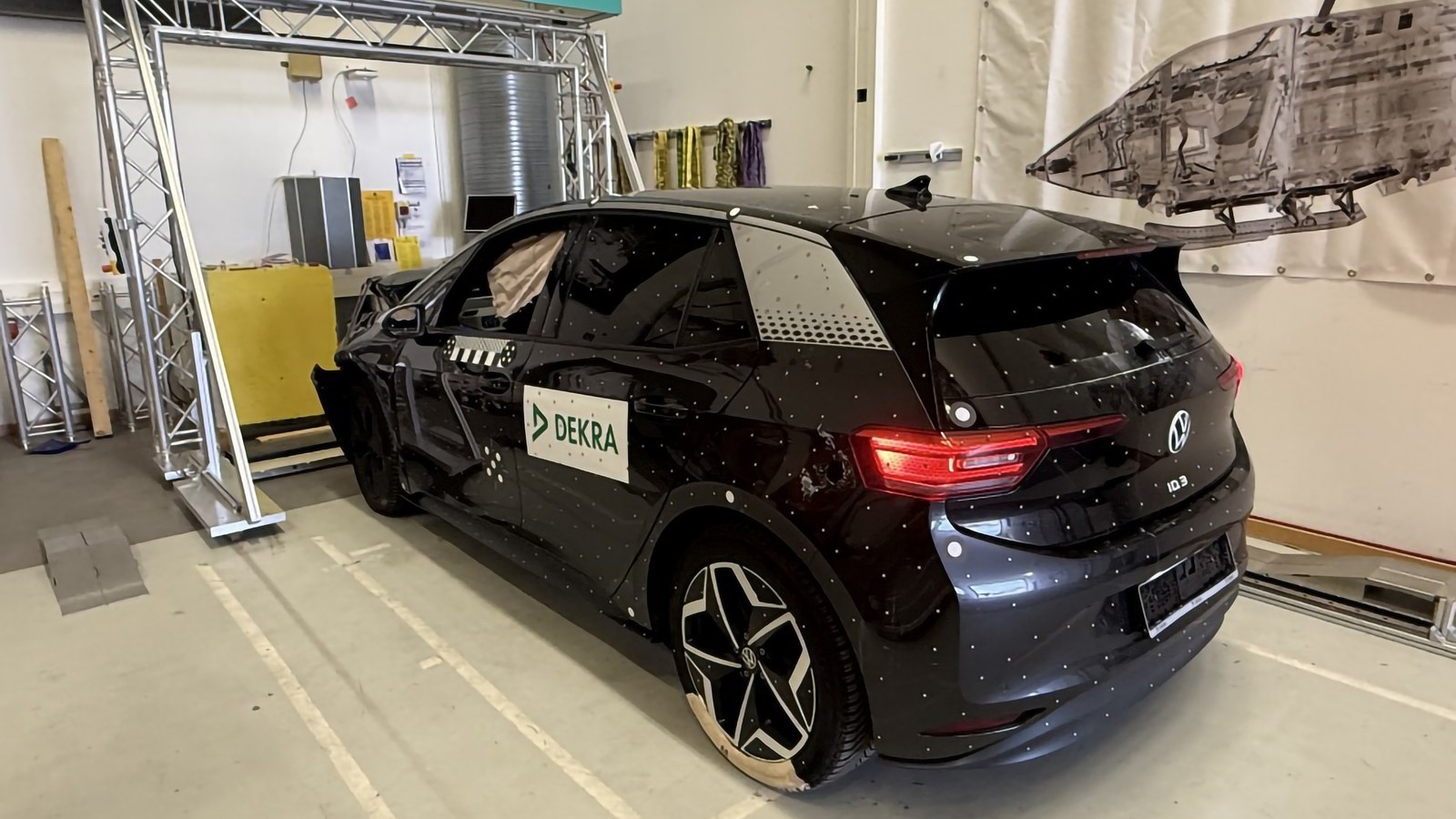 Fraunhofer'in Yeni Yöntemi: Kazalı Elektrikli Otomobilin Bataryası Sökülmeden Röntgenle İncelenebiliyor