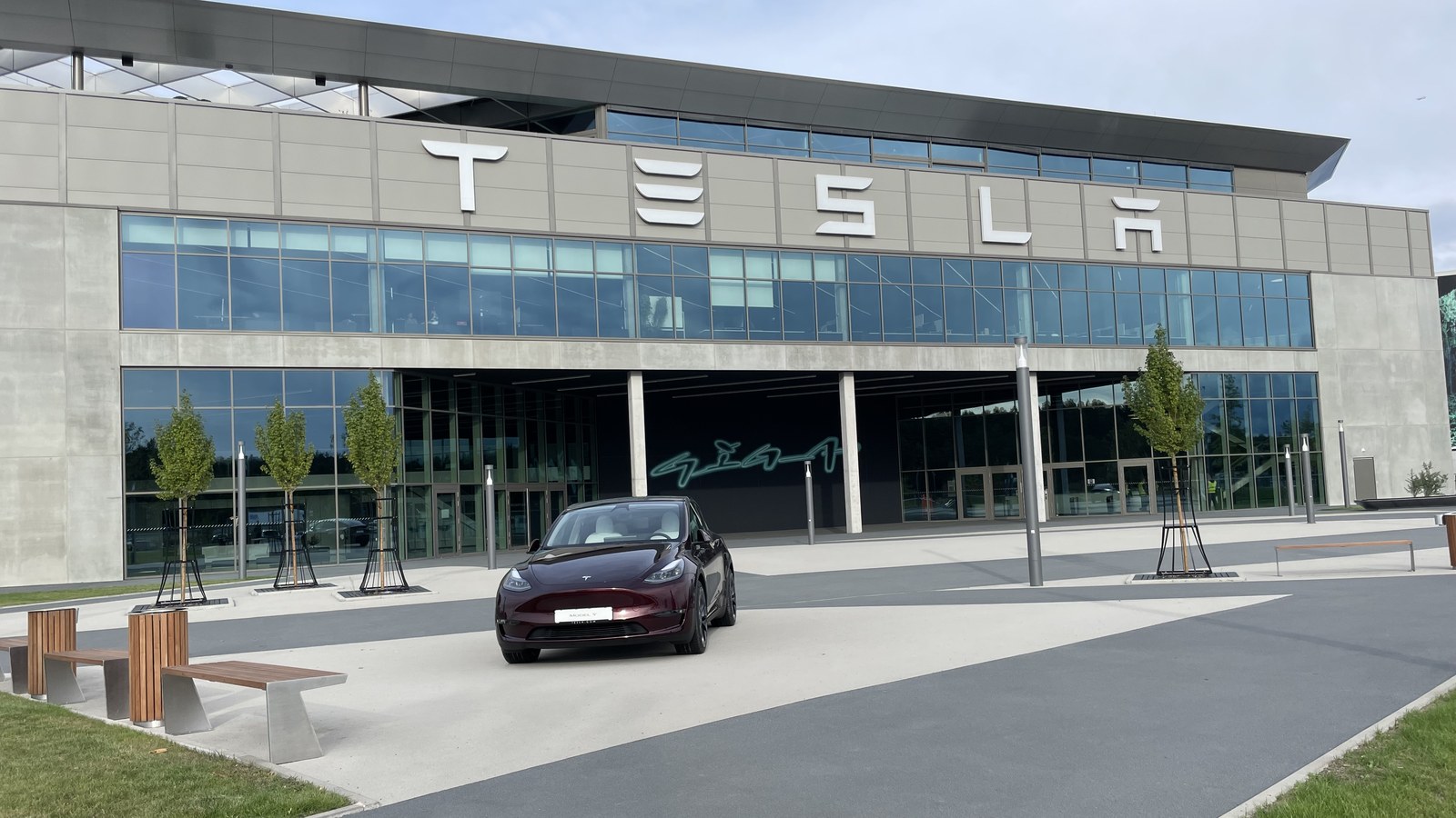 Tesla'nın 3. Çeyrek Net Kârı 787 Milyon Dolara İndi, Teslimatlar Yıllık Yüzde 2 Azaldı