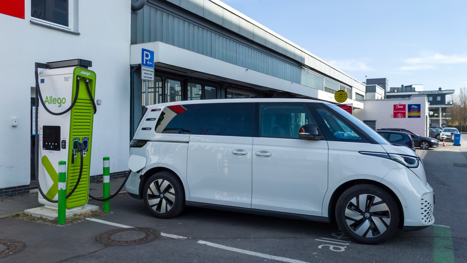 Park Halindeki Volkswagen ID.Buzz'lar Şebekeye Elektrik Satmaya Başladı