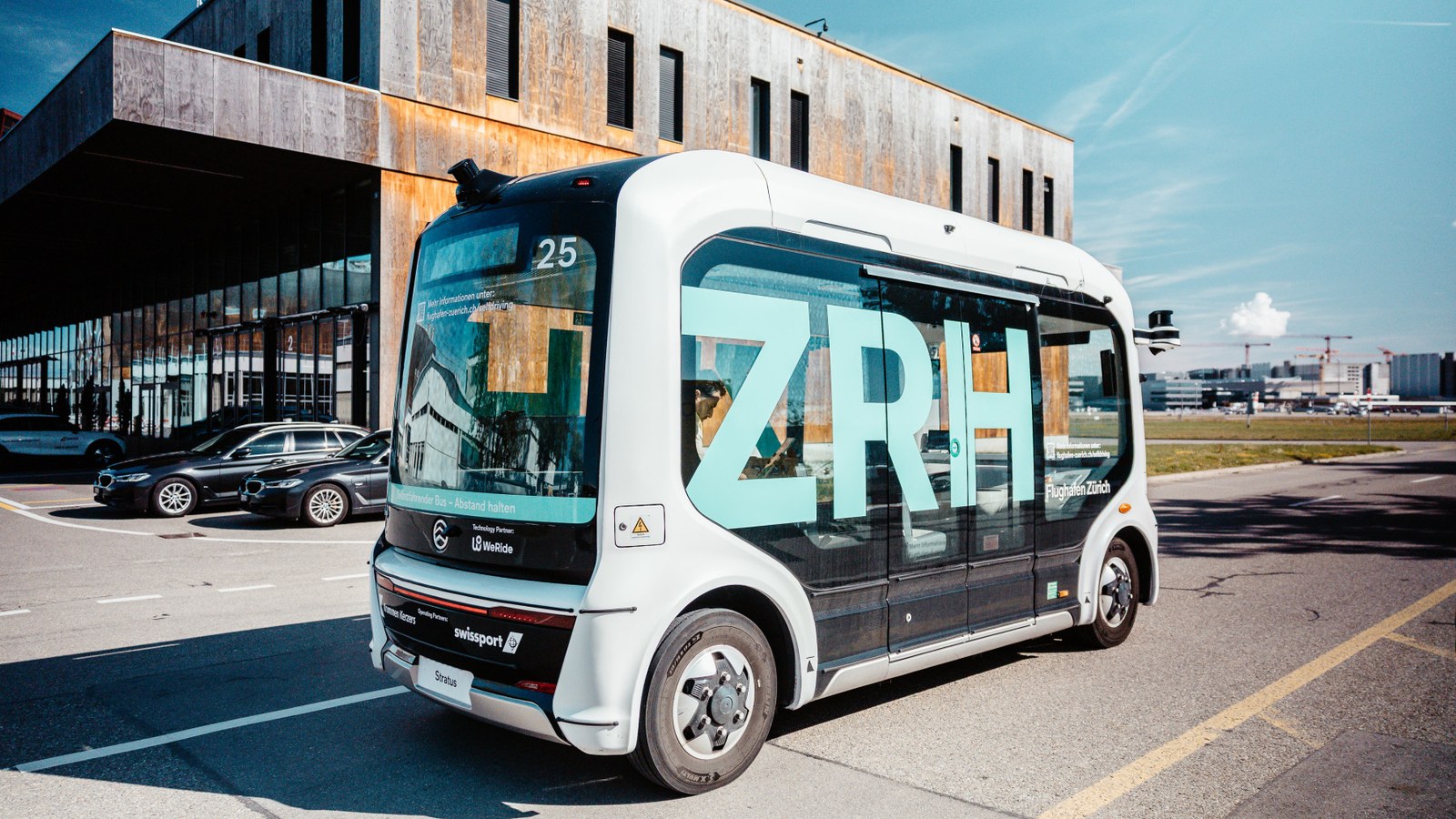 Zürih Havalimanı'nda Sürücüsüz Otobüs Dönemi: Seviye 4 Shuttle Uzaktan İzleniyor