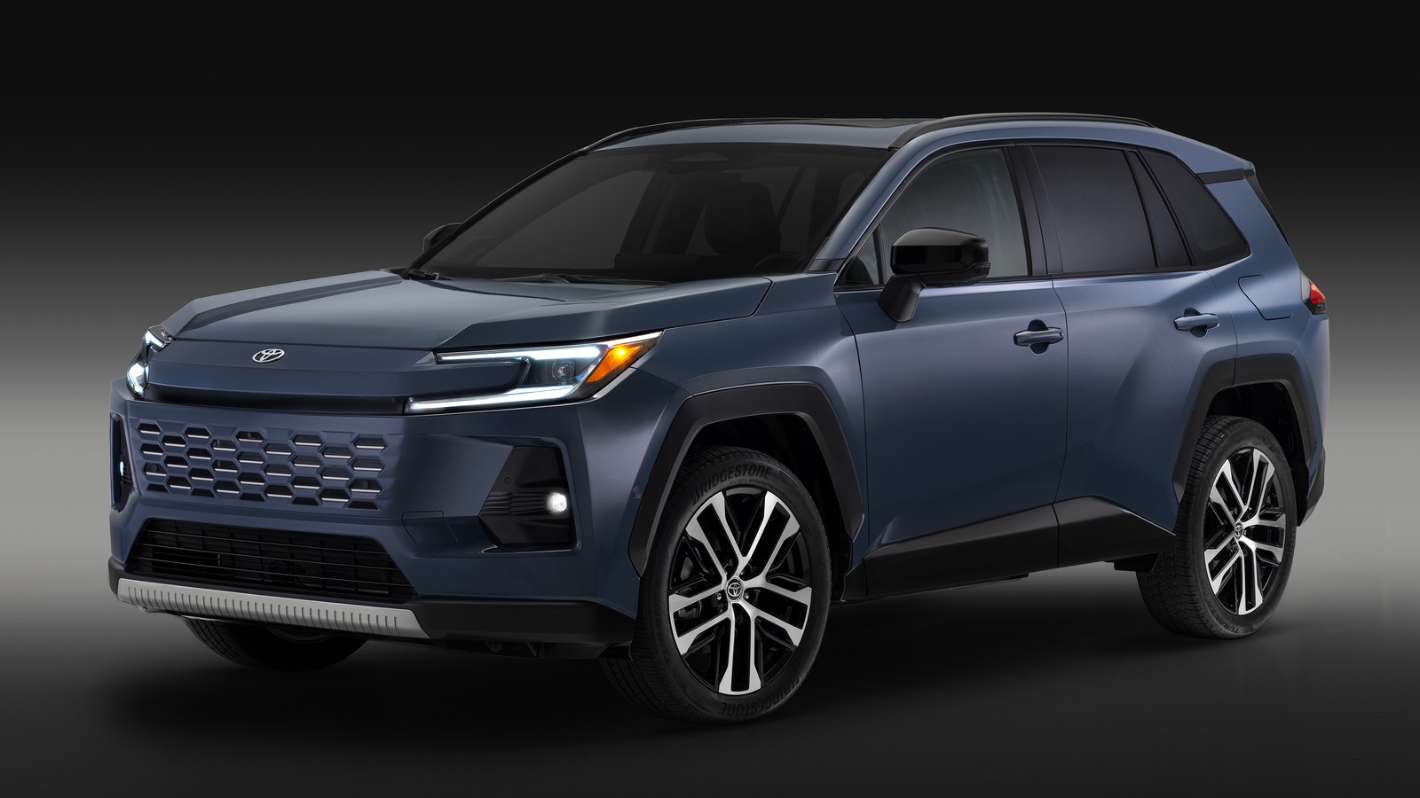 Yeni Toyota RAV4 Hybrid Türkiye'de Tanıtıldı: Satış Yılın Son Çeyreğinde