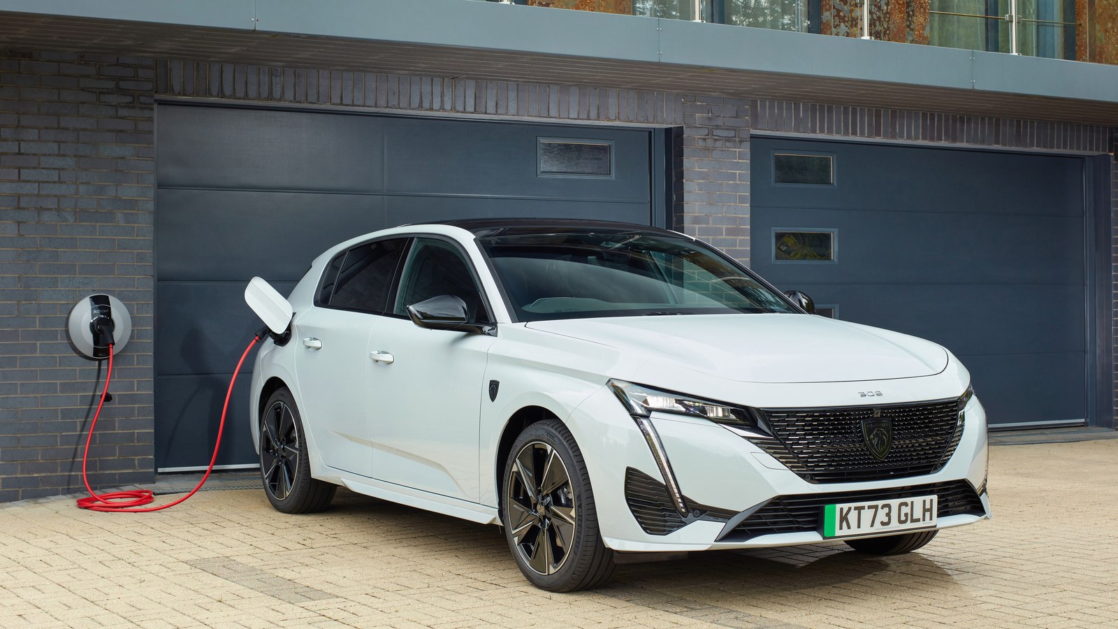 Stellantis'in Çinli Ortağı Leapmotor B05, L'Argus Testinde Peugeot E-308'i Geçti