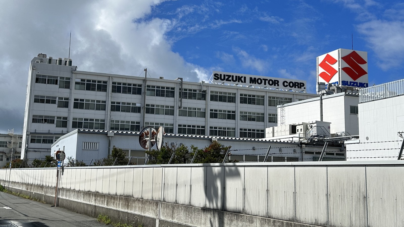 Suzuki Küçük Otomobiller İçin Seri Hibrit ve Prizden Şarjlı Hafif Menzil Uzatıcı Planlıyor