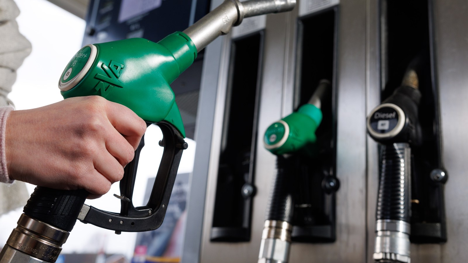1 Kasım'da Litre Başına ÖTV 95 Oktan Benzinde 11,36 TL'ye, Motorinde 9,00 TL'ye Çıkıyor